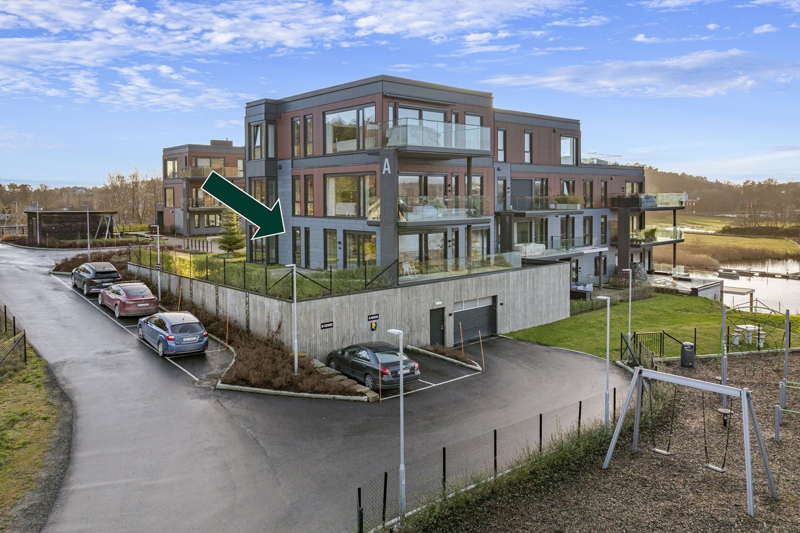 Leiligheten ligger i 1. etasje med direkte adkomst, samt heis ned til garasje. Galleribilde