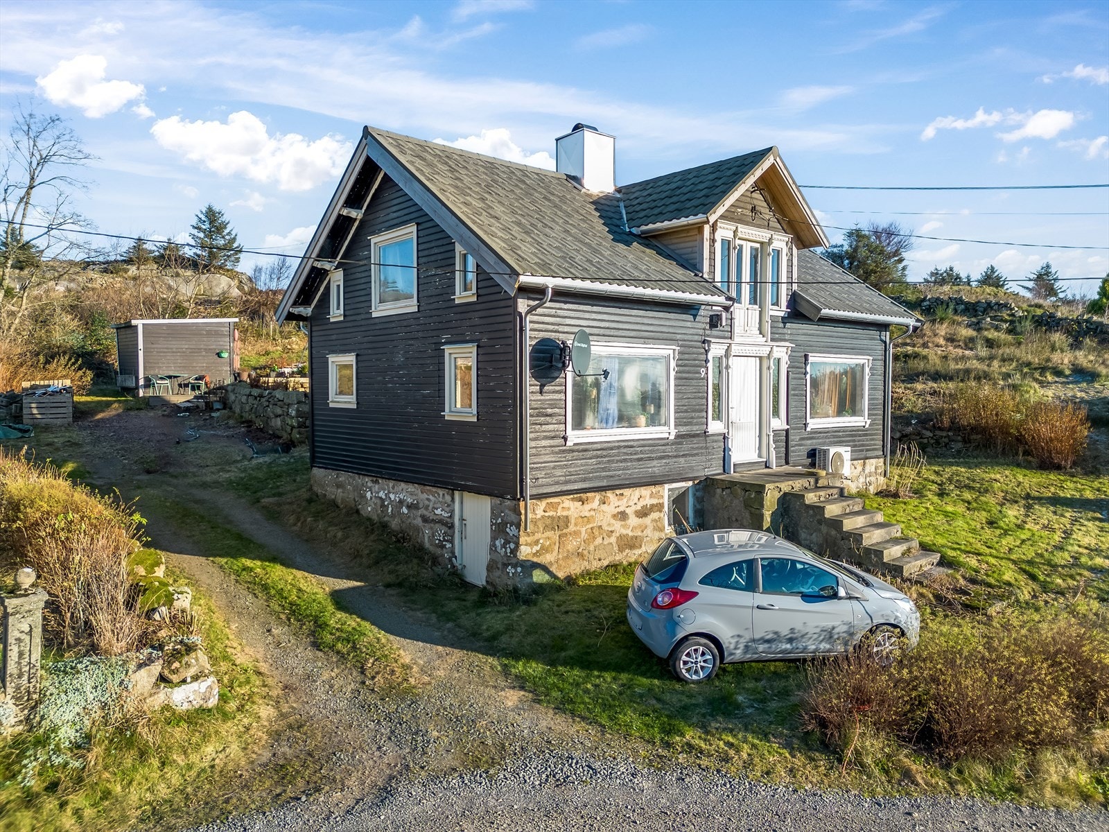 Eiendomsmegler MNEF Anita Cecilie Gabrielsen ønsker velkommen til Kalleberg 9! Galleribilde