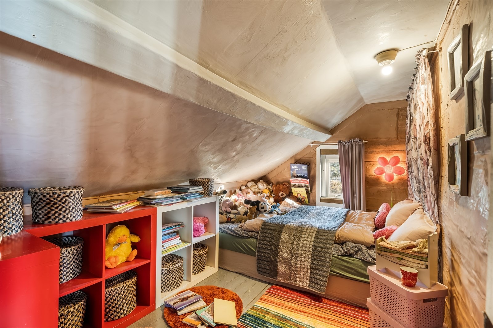 Rom innredet som soverom (ikke godkjent rømningsvei). Galleribilde