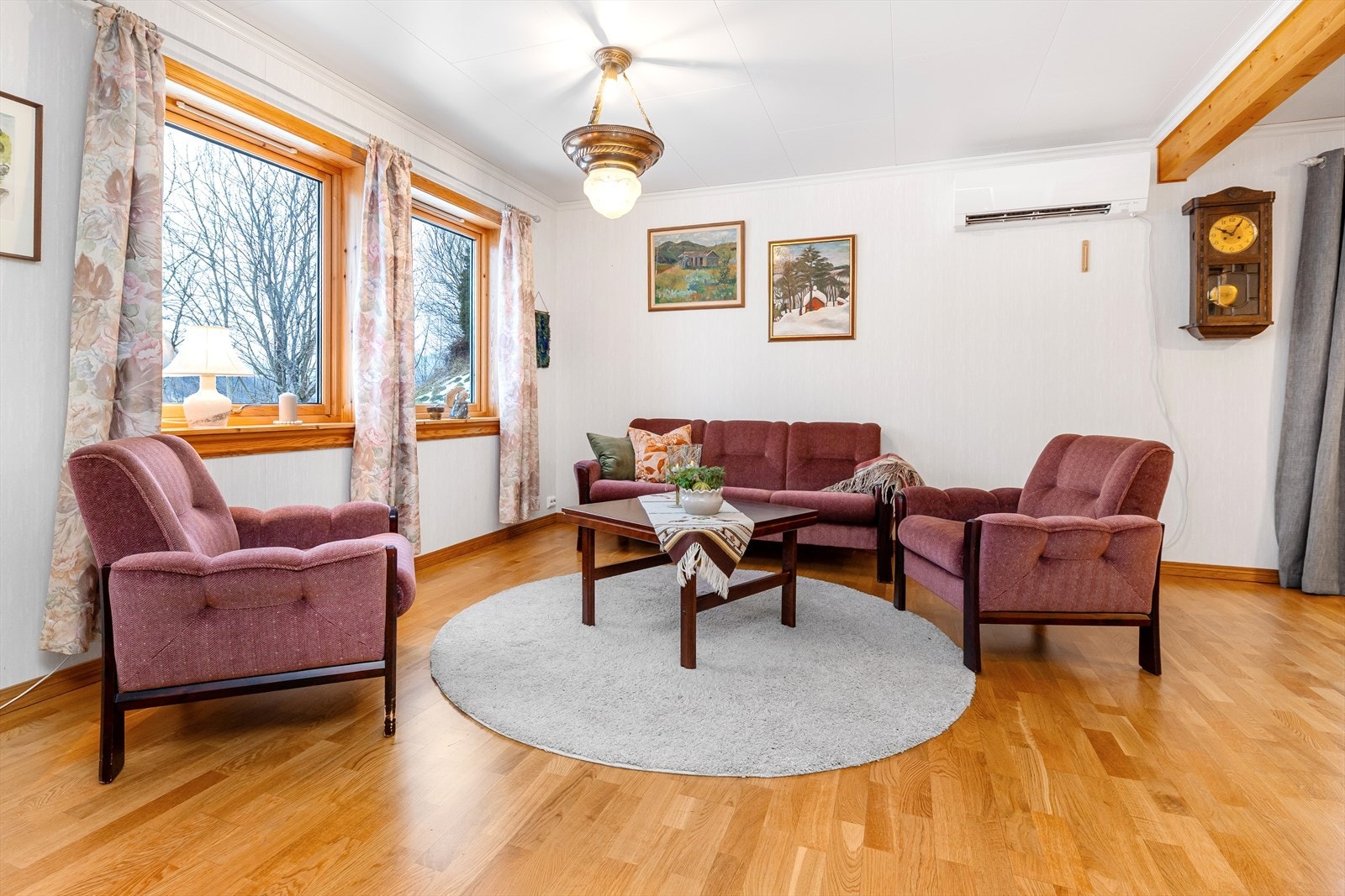 Peisovn og varmepumpe sørger for både varme og hygge. Galleribilde