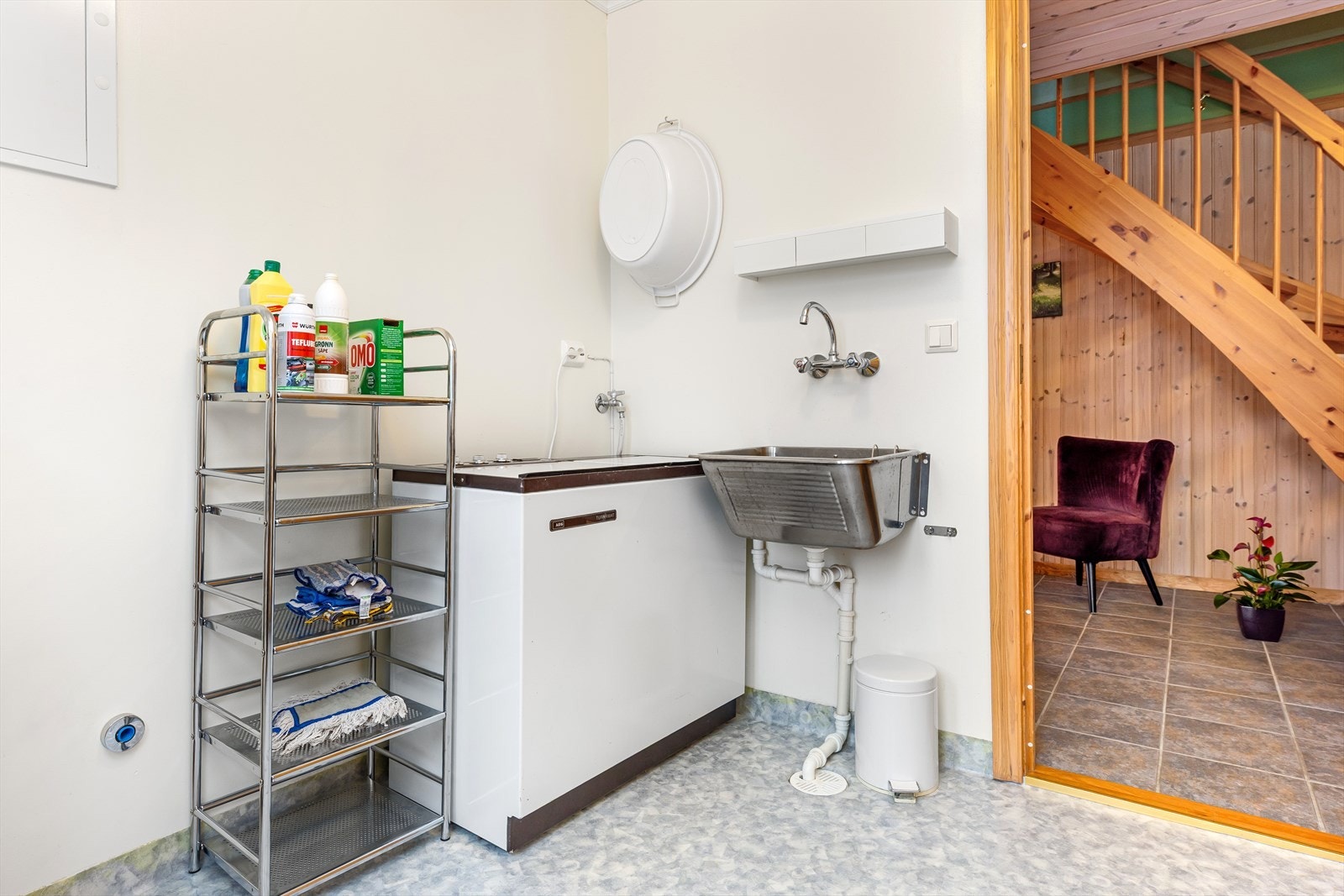 Vaskerom har utgang til tomten og bod i tilknytning Galleribilde