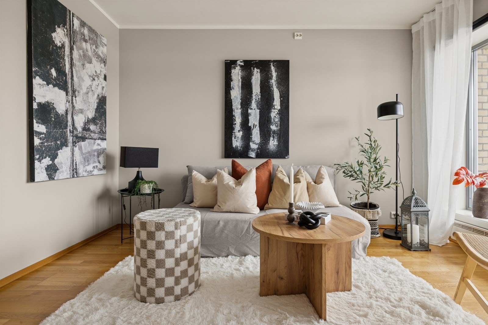 Veggoverflatene ble malt i februar 2026. Galleribilde