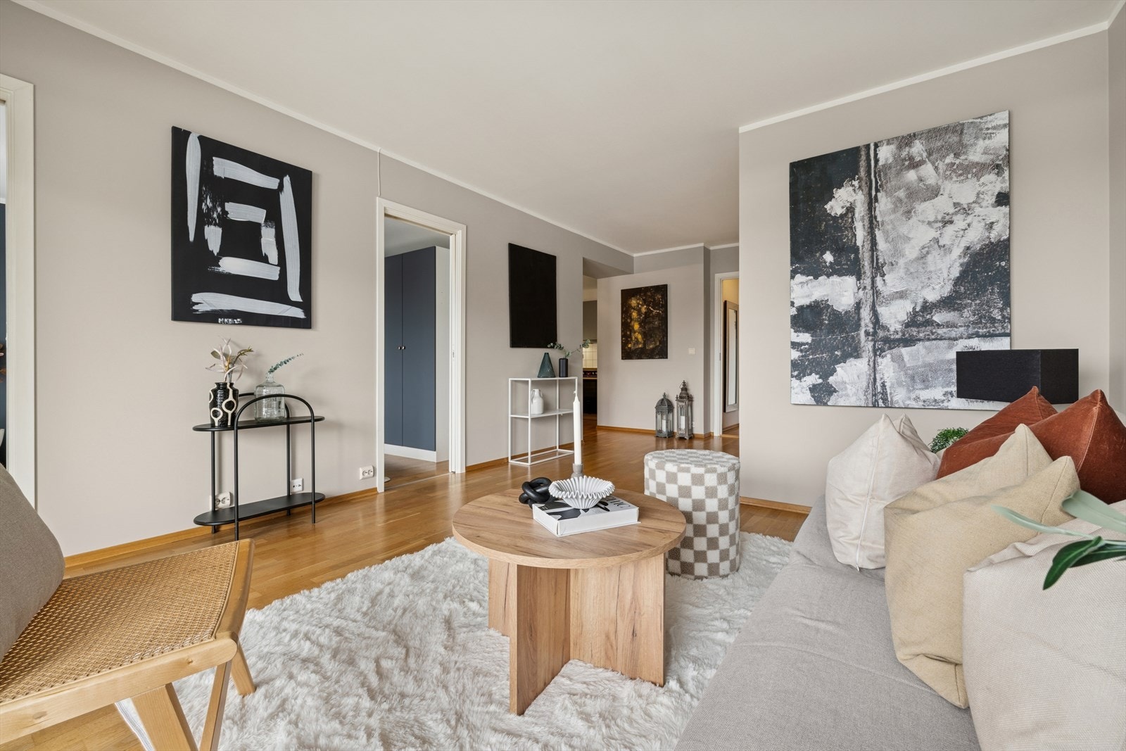 Her er det god plass til sofagruppe med tilhørende medieløsning. Galleribilde