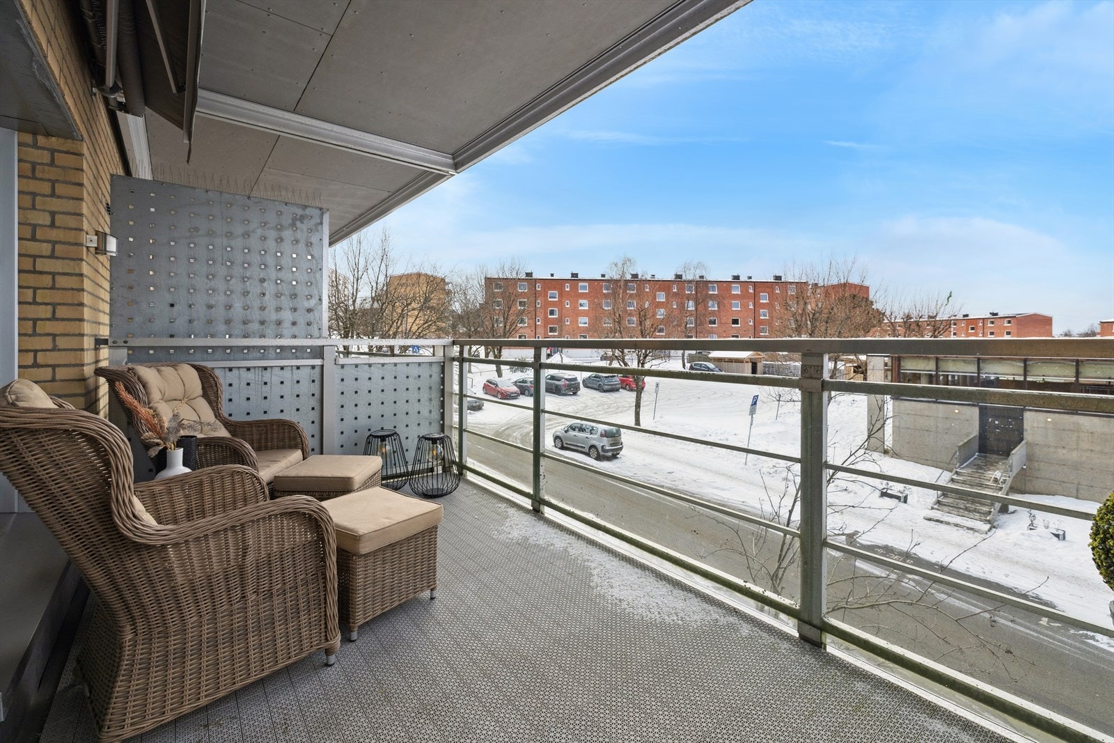 Her bor du sentralt med alt du trenger like ved, rett over Bøler Senter med alle servicetilbud, kort vei til T-bane og nærhet til flotte tur- og rekreasjonsområder. Galleribilde