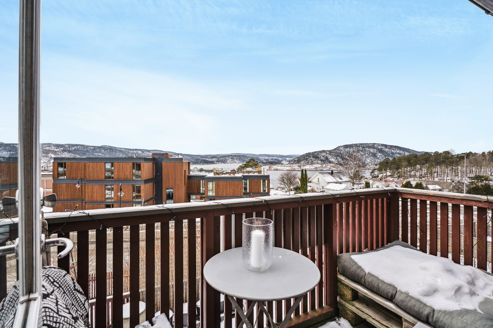 Nydelig utsikt til Oslofjorden og Oscarsborg fra både balkong, stue og soverom Galleribilde