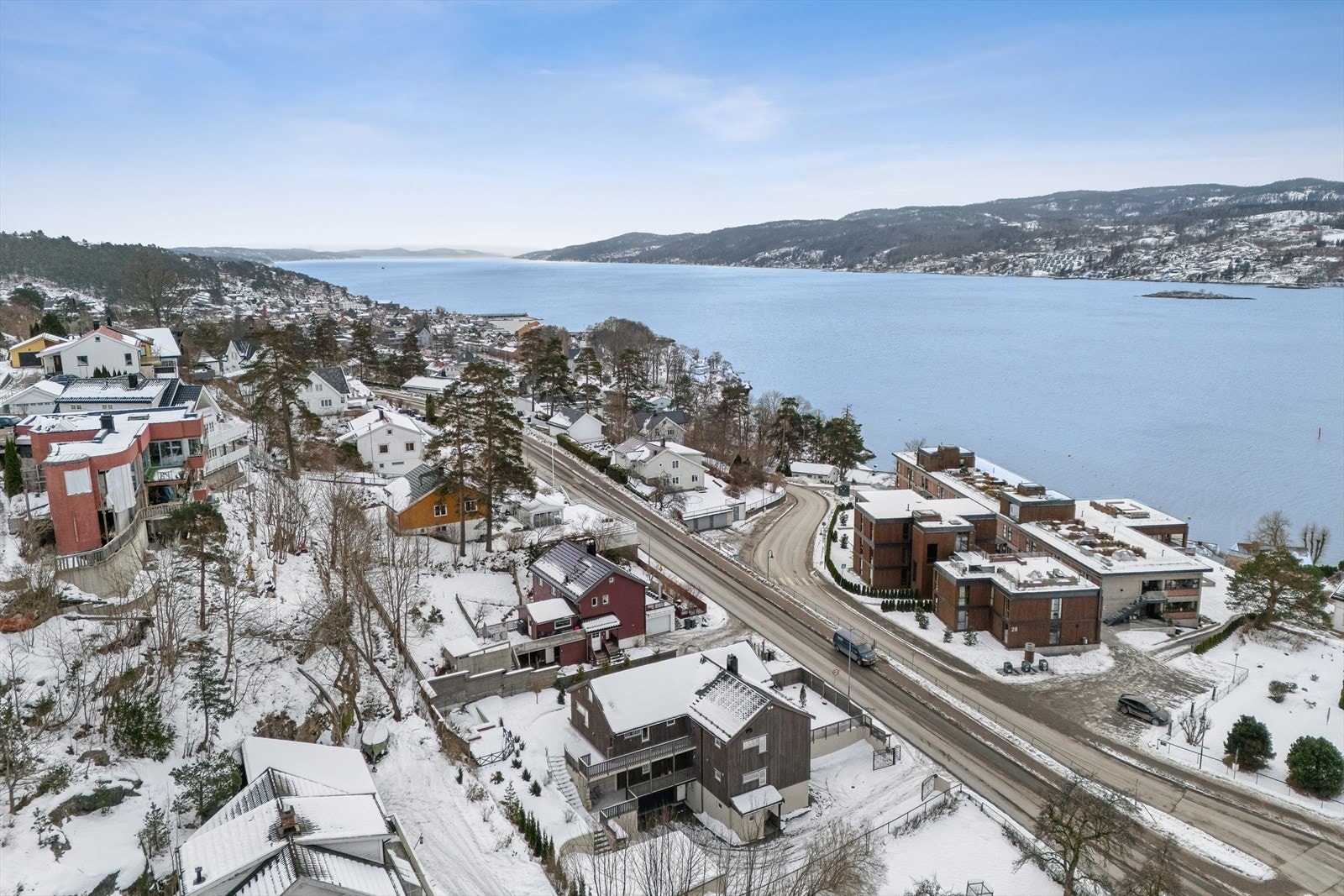 Boligen har nydelig fjordutsikt utover Oslofjorden, Vestfjorden og Oscarsborg festning Galleribilde