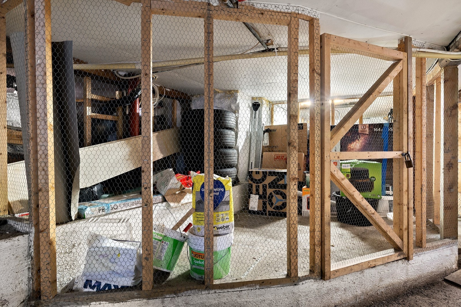 Nettingbod i kjeller Galleribilde