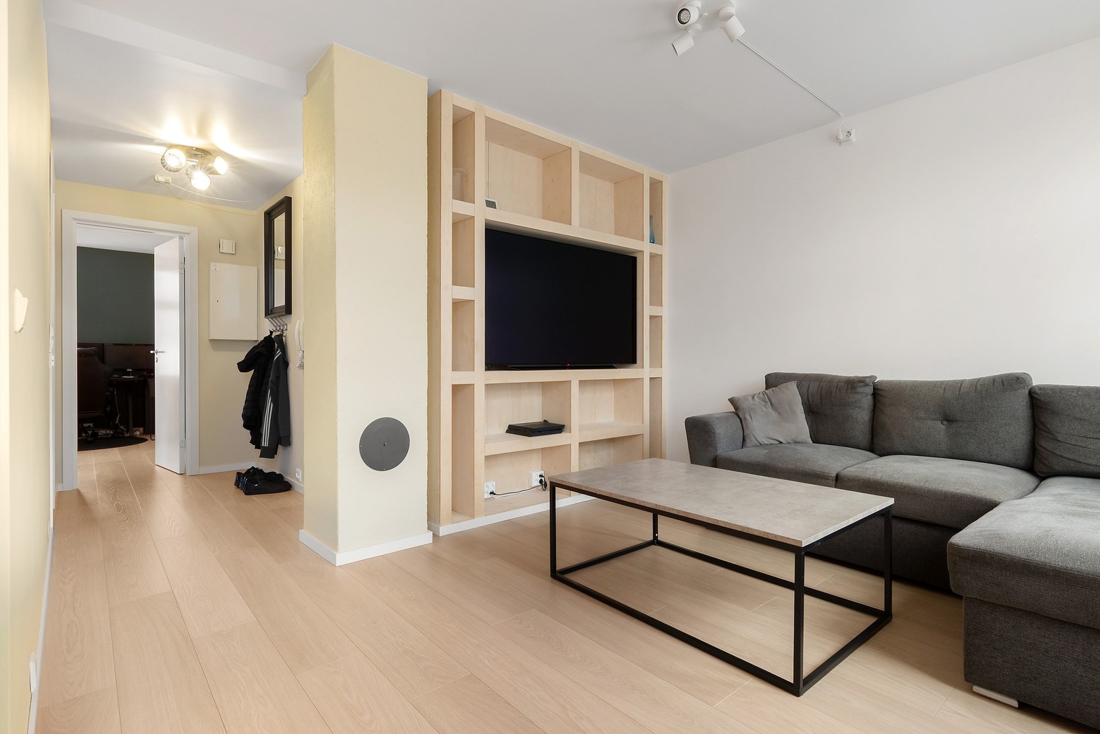 Stue med lyse overflater Galleribilde