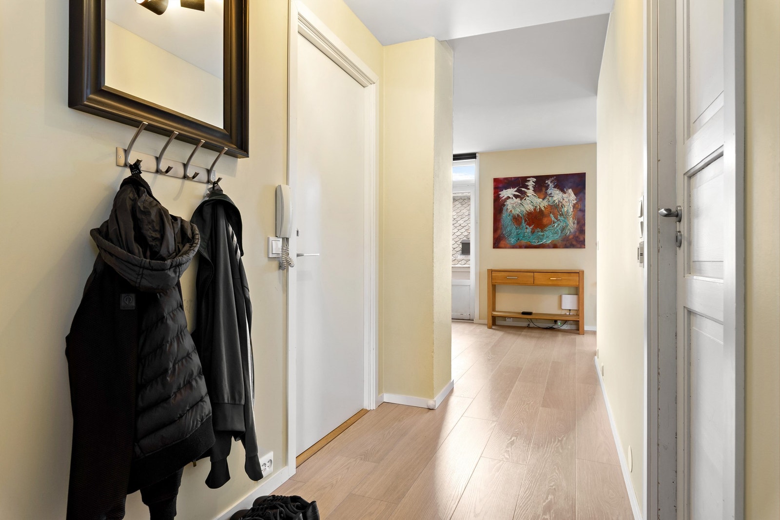 Fra gang mot stue/kjøkken Galleribilde