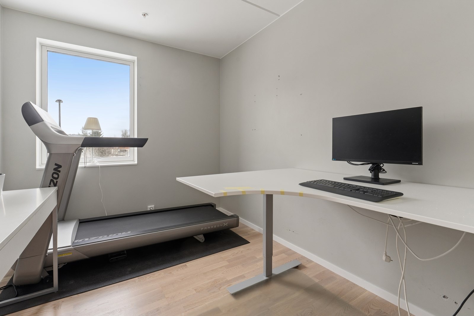 Soverom 3 er i dag benyttet som kontor/treningsrom. Galleribilde