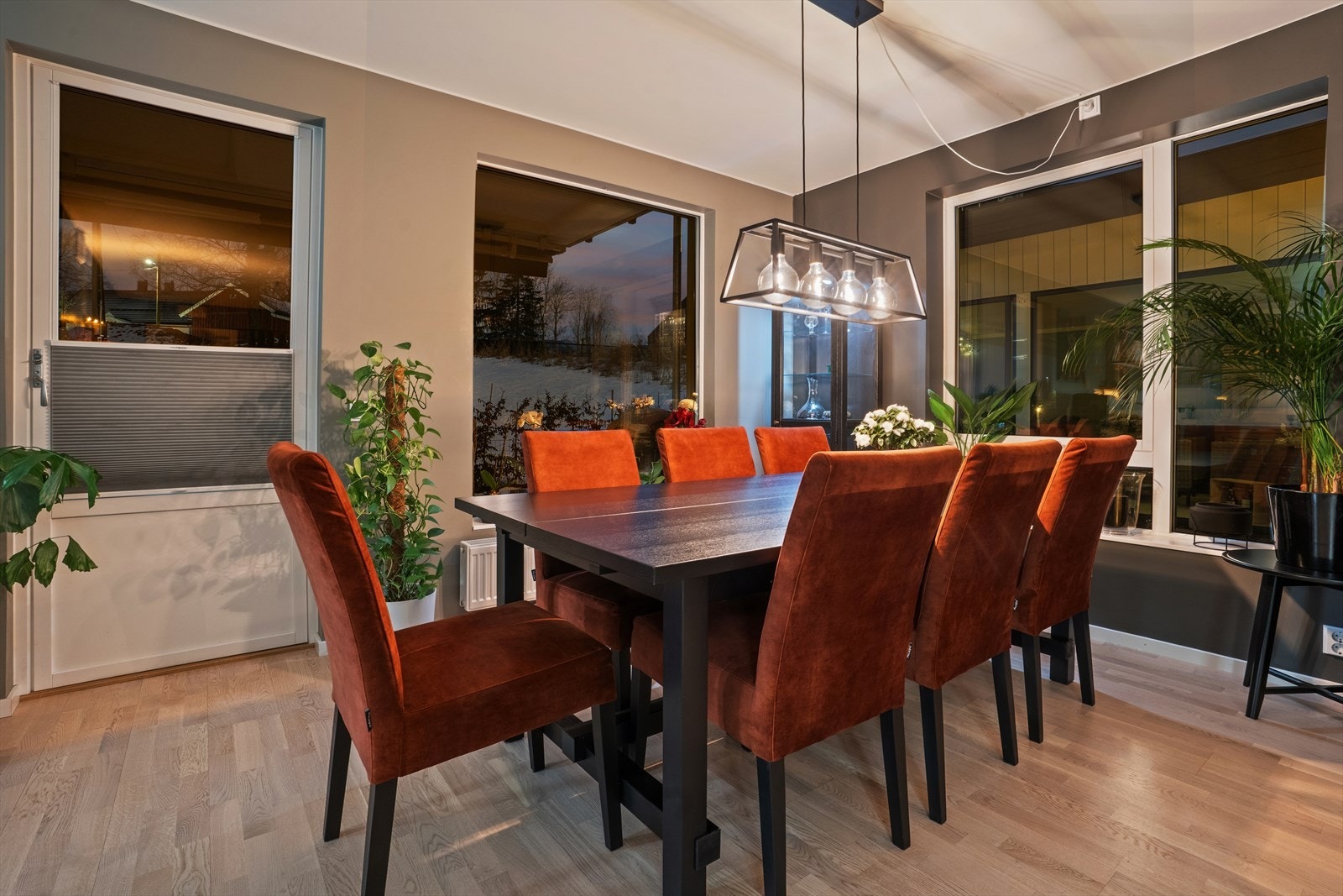 Fra stuen er det direkte utgang til en romslig terrasse. Galleribilde