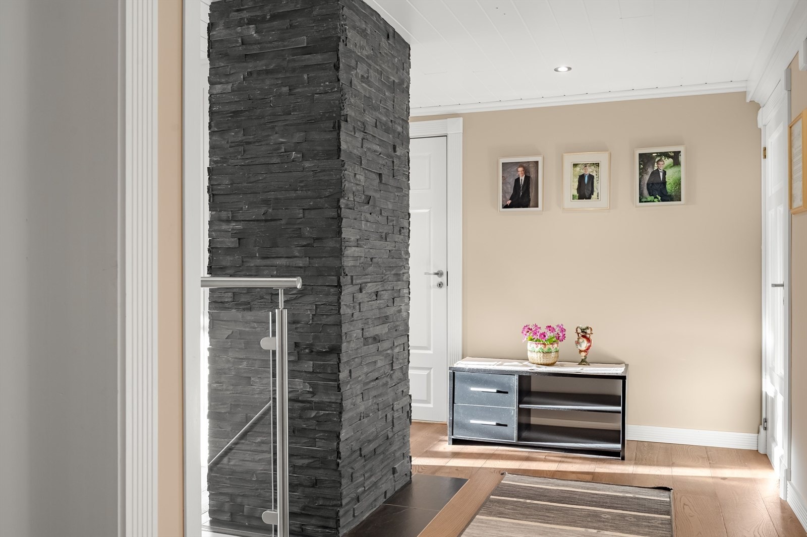 Vi tar turen opp til boligens 2. etasje. Galleribilde