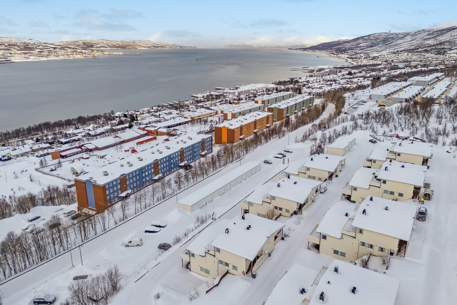 Området er rolig og familievennlig, med lite gjennomgangstrafikk og trygge omgivelser. I Galleribilde