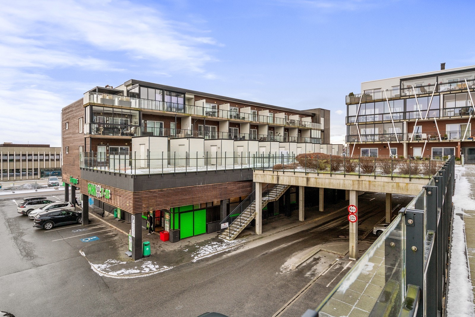 Parkering i lukket anlegg. Galleribilde