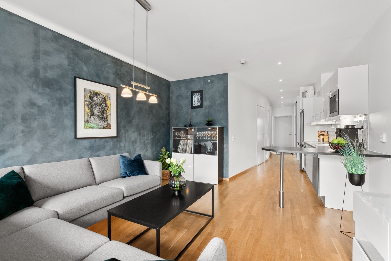 Stue med utgang til balkong. Galleribilde