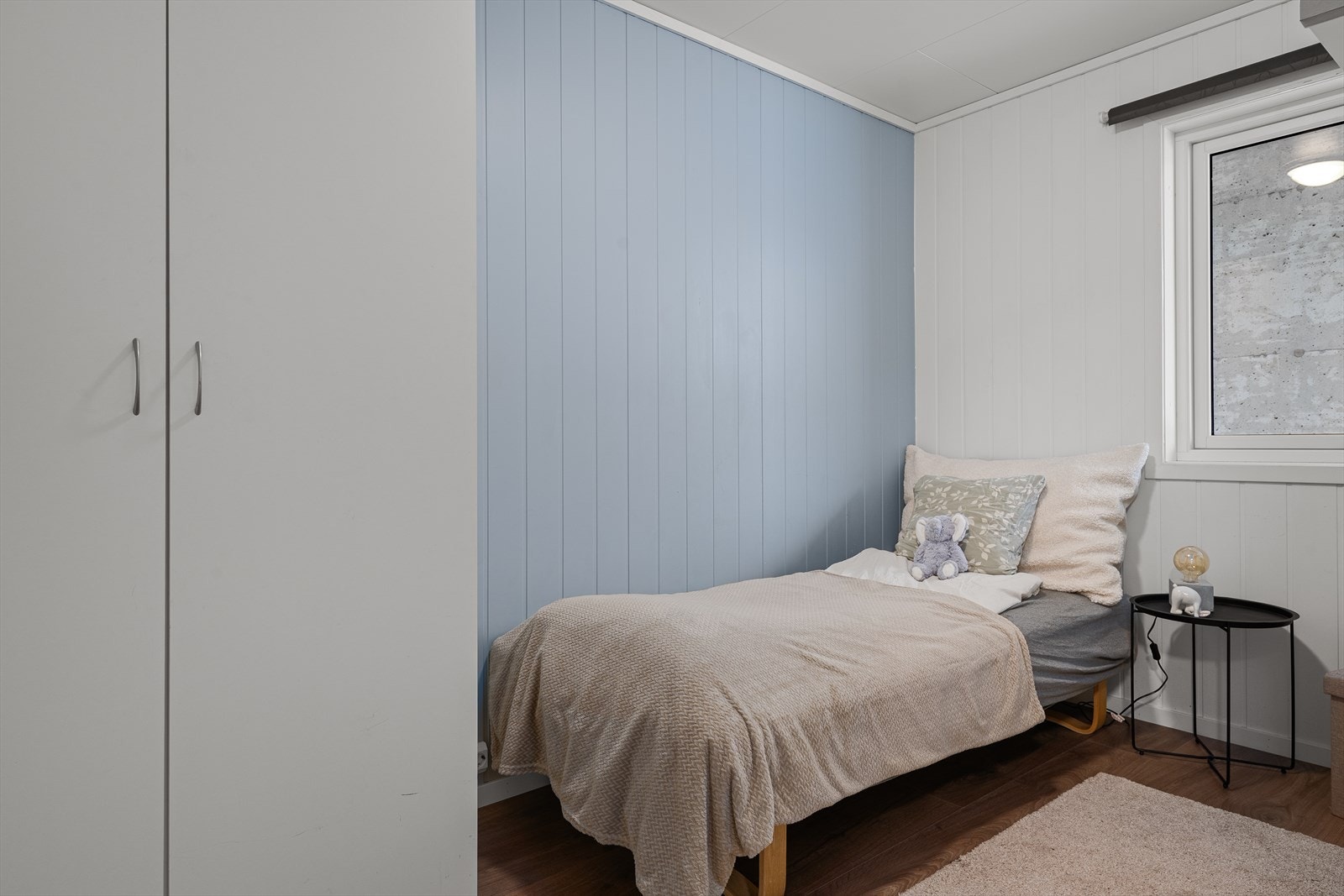 Soverom 2, også her med garderobe Galleribilde