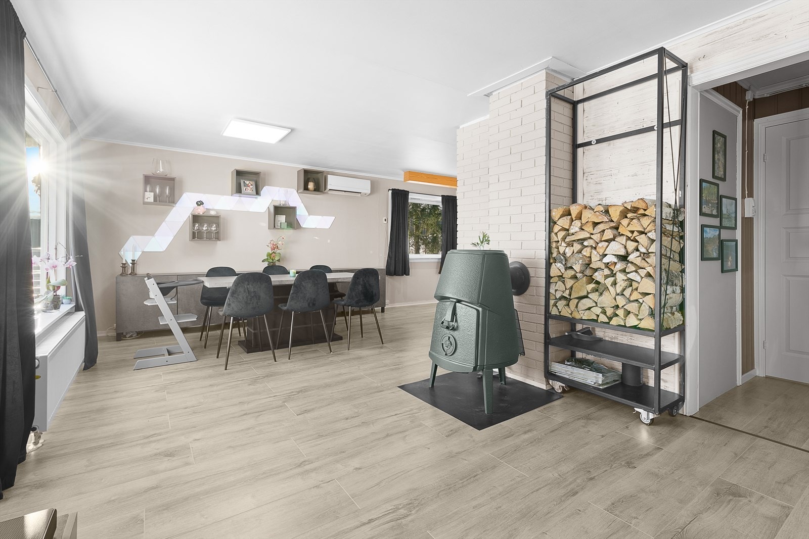 Åpen vinkelløsning mot kjøkkenet Galleribilde