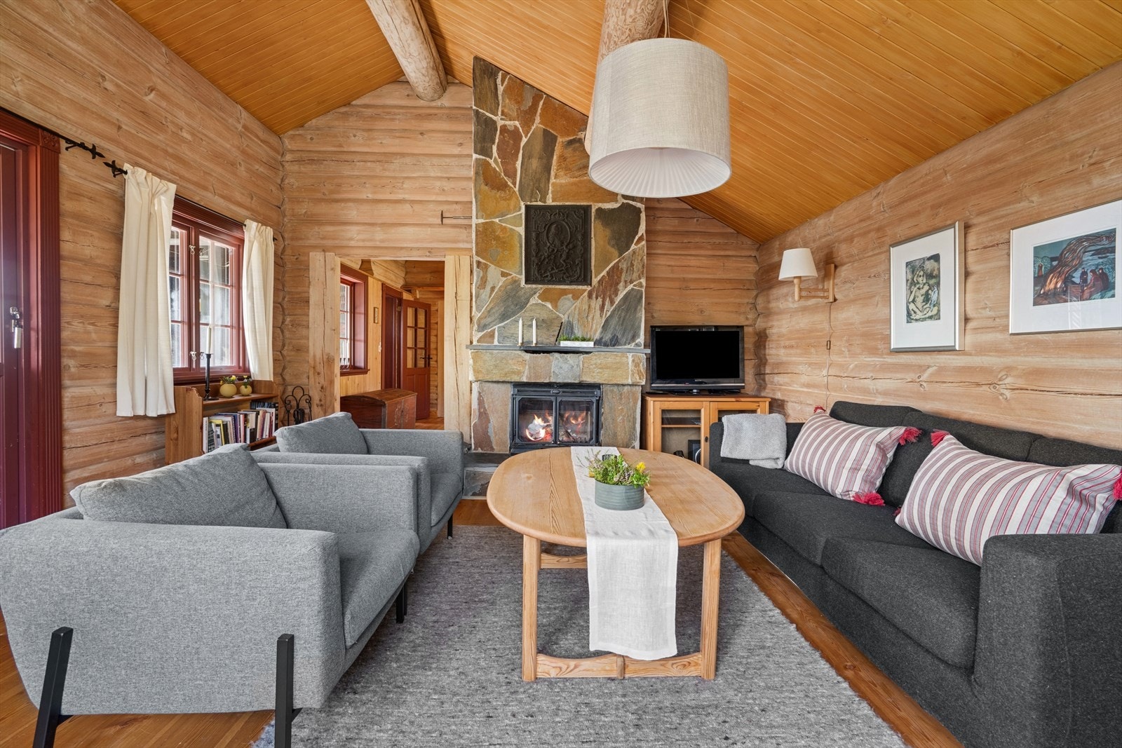 Mulighet for oppvarming via ved. Galleribilde