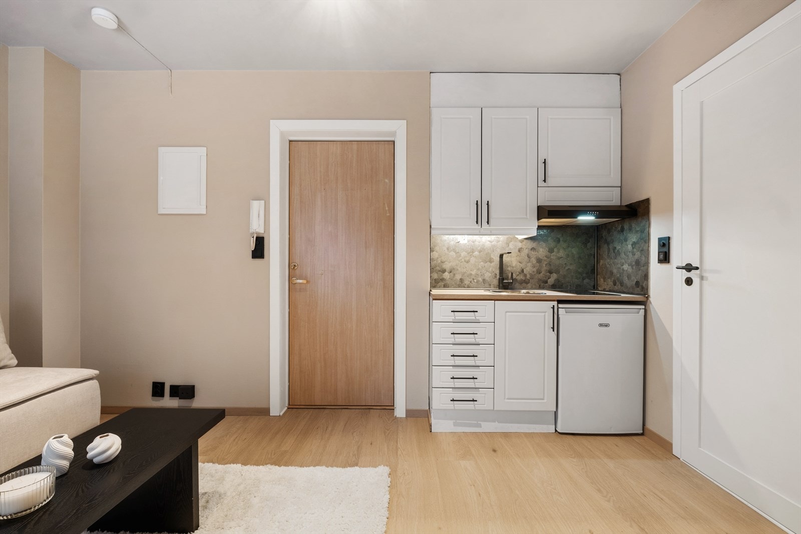 Stue og kjøkken i åpen planløsning. Galleribilde