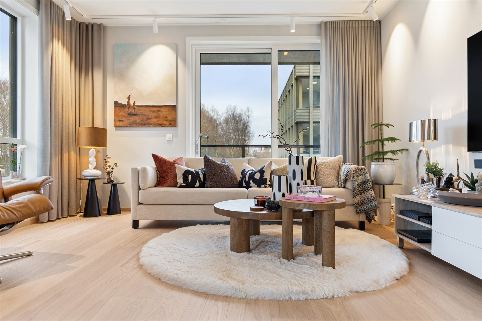 Leiligheten måler 85 kvm og ligger i byggets 3. etasje. Galleribilde