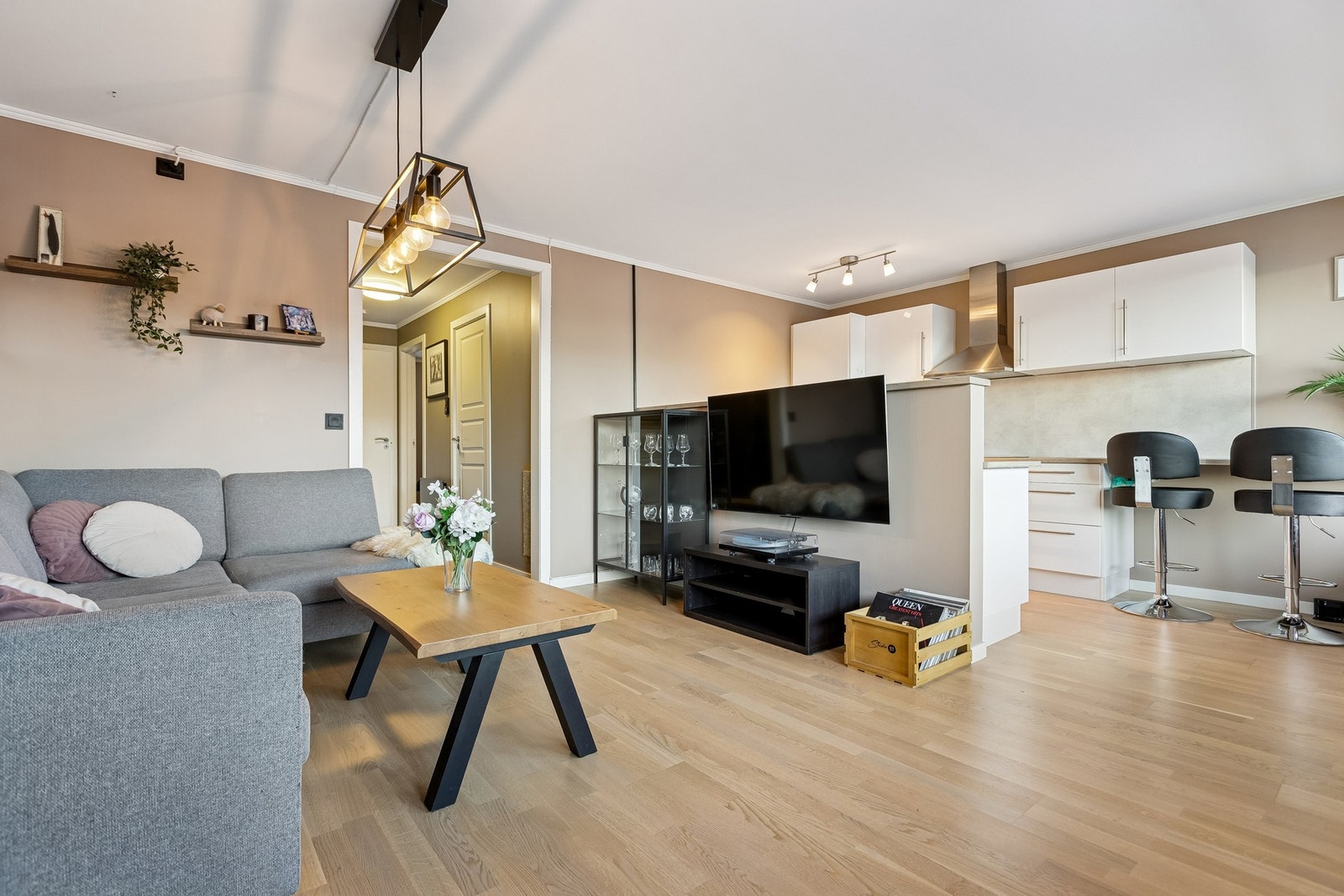 EIE eiendomsmegling v/Karen Ulvan har gleden av å presentere Zakarias Brekkes veg 5! (Foto: Efkt, Robin Hope Syrstad) Galleribilde