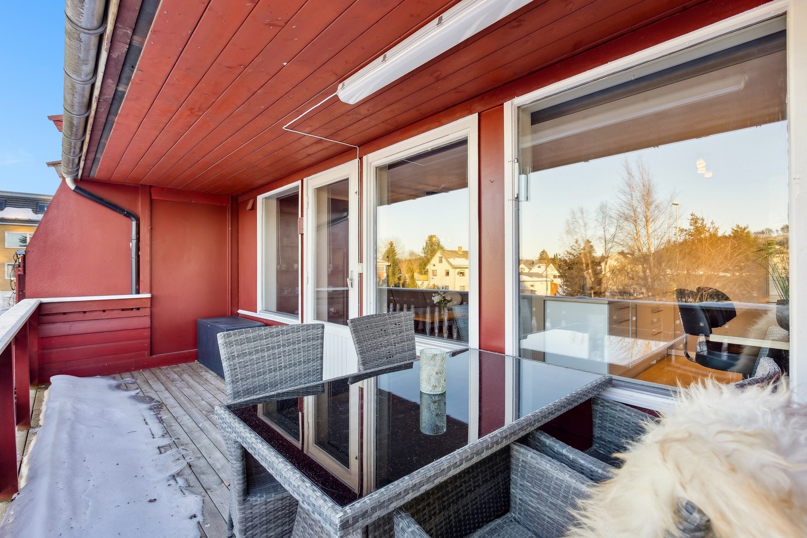 Terrassen måler 12 kvm, og har gode solforhold. Galleribilde