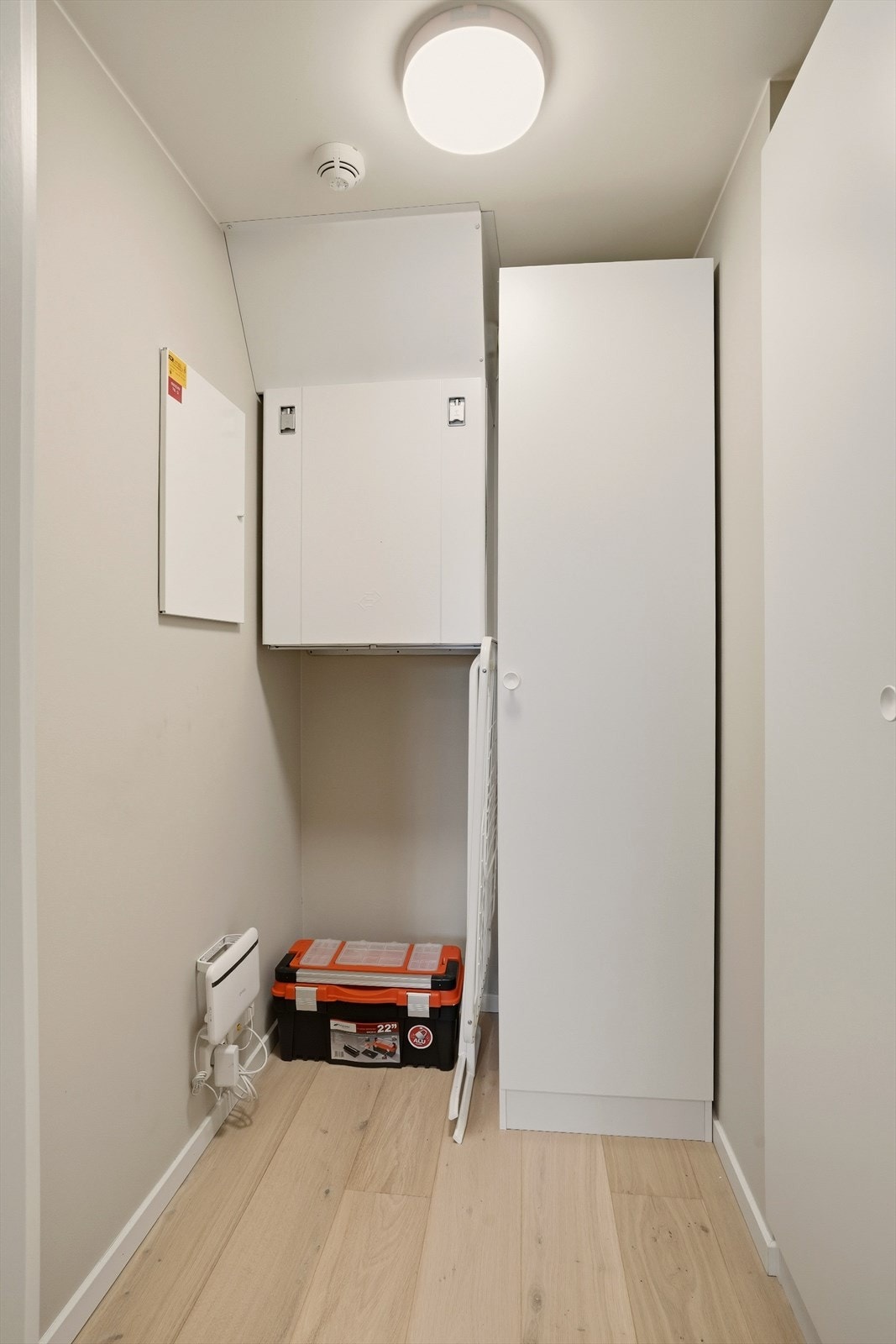 Leiligheten har en bod i leiligheten, samt en bod i fellesareal. Galleribilde