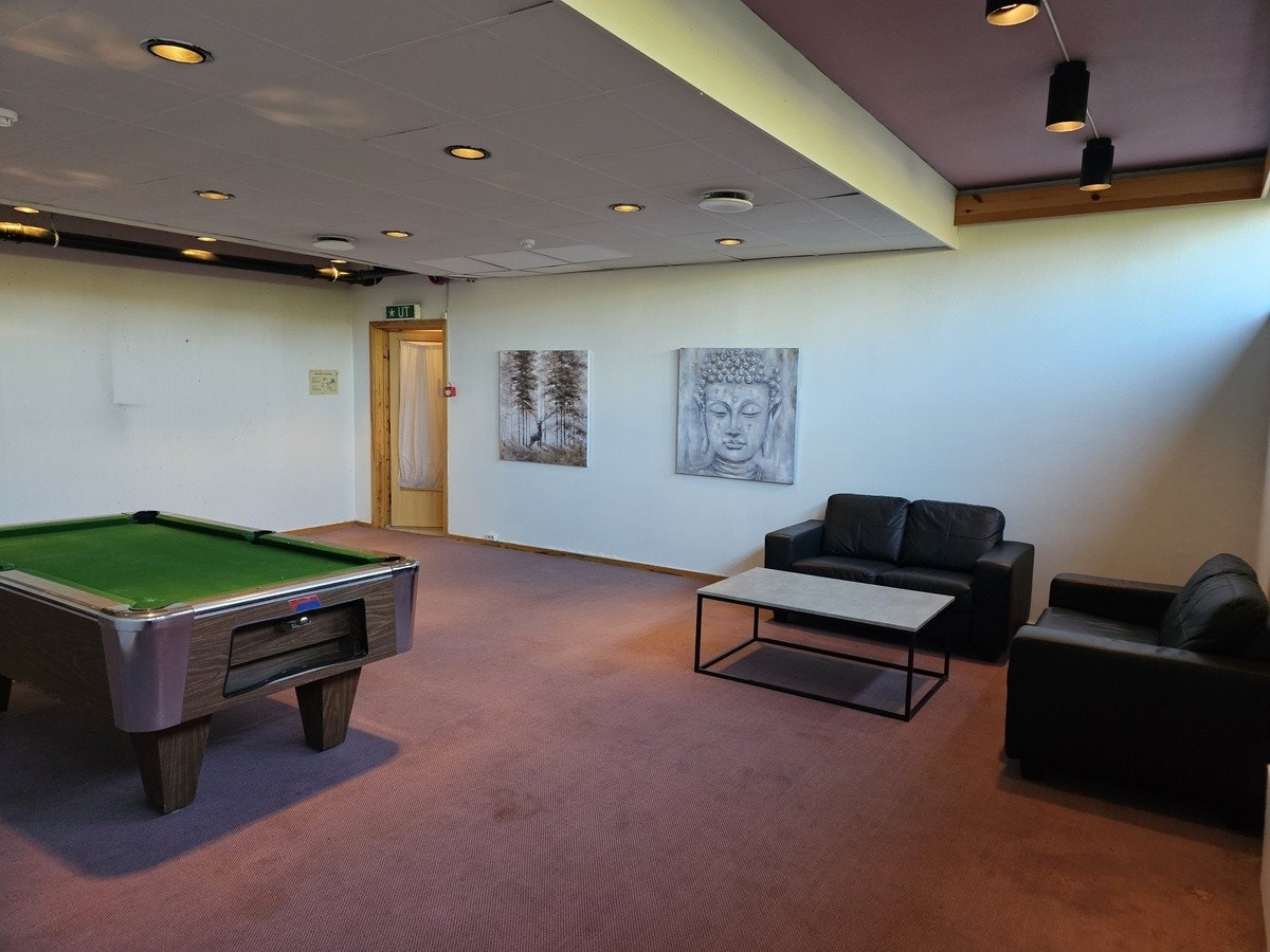 Felles stue i kjeller Galleribilde