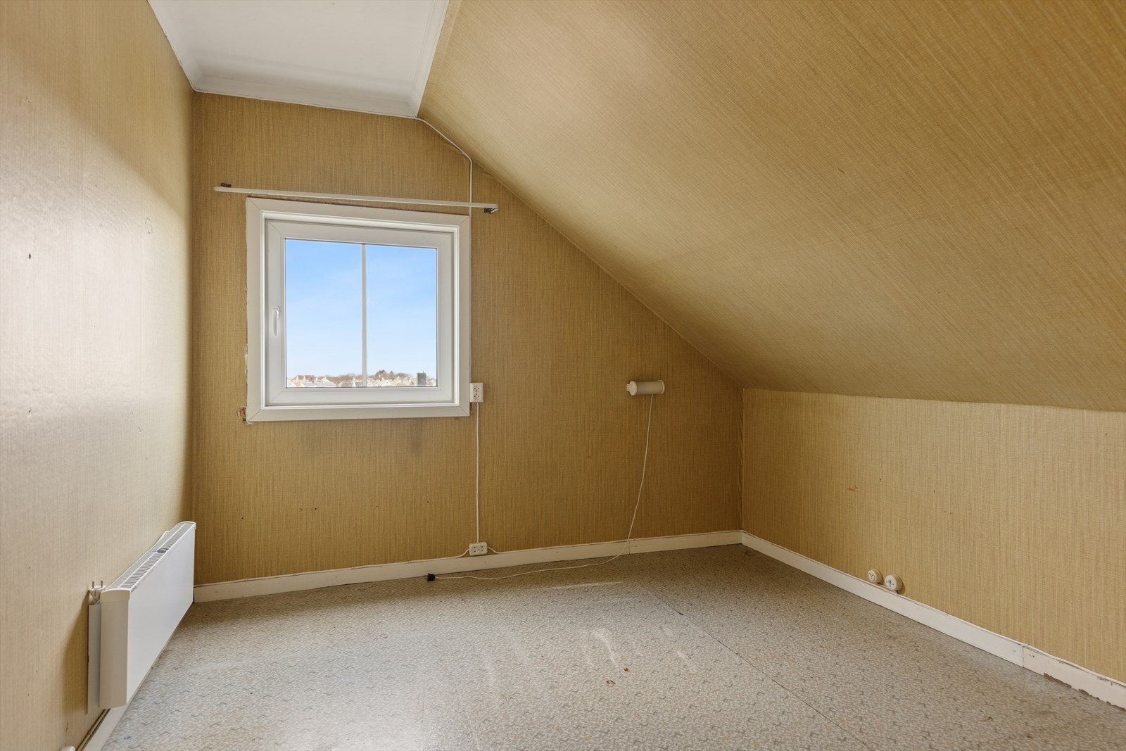 I tillegg disponerer leiligheten et hobbyrom på loftet, som gir fleksible bruksmuligheter. Galleribilde