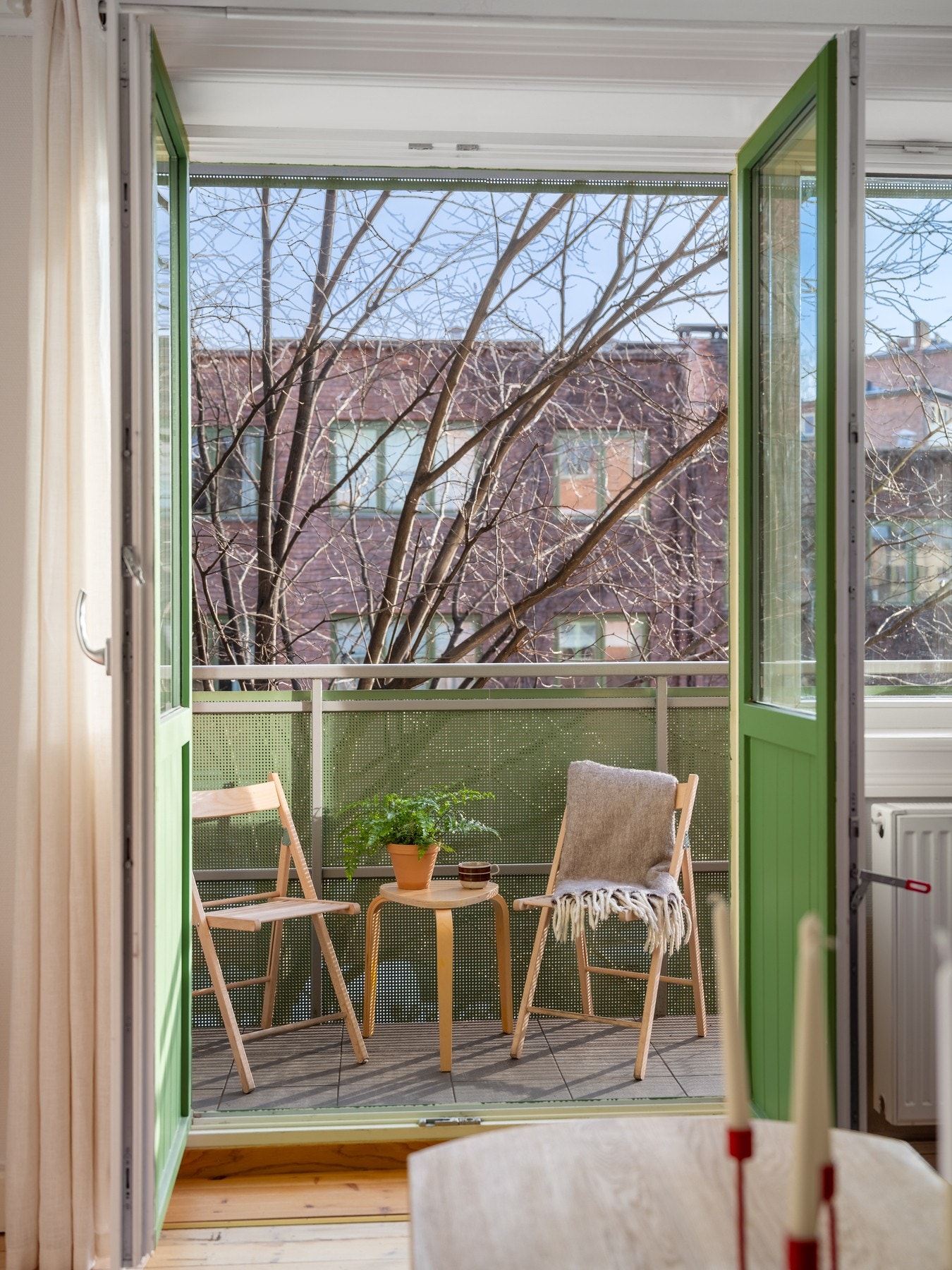 Balkongen er oppmålt av takstmann og måler 4 kvm Galleribilde