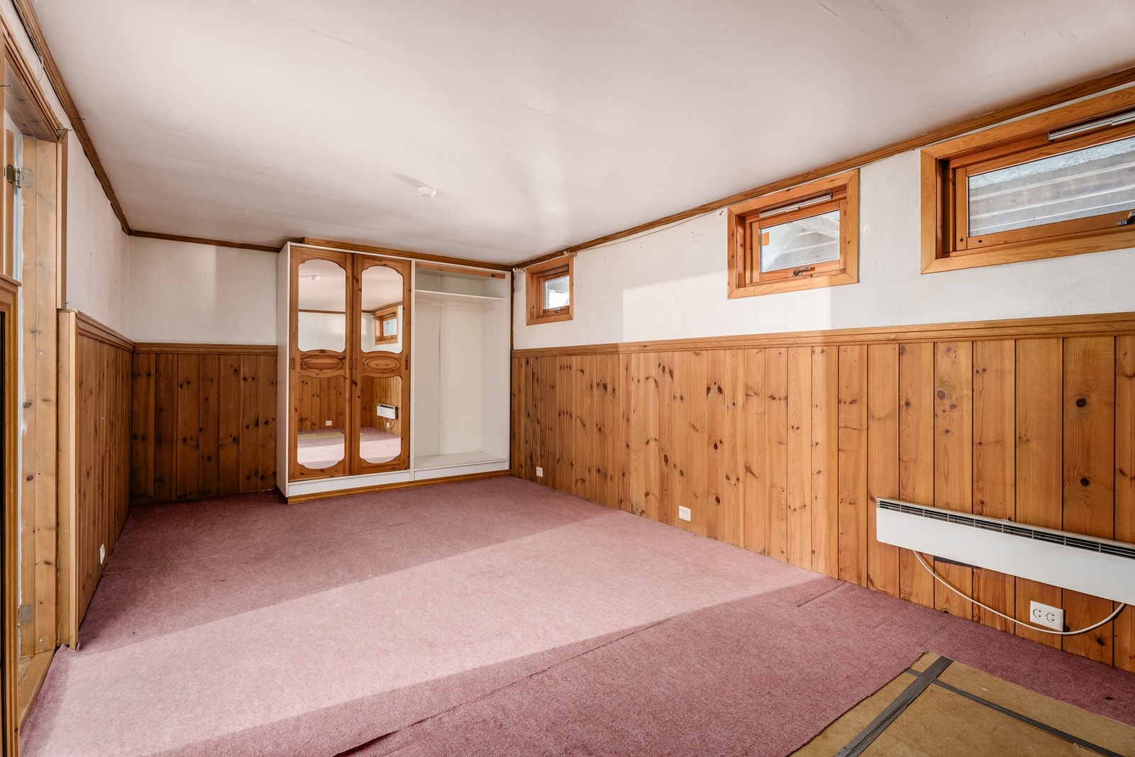 I underetasjen finner du en romslig hobbyrom, her er takhøyden noe redusert. Galleribilde