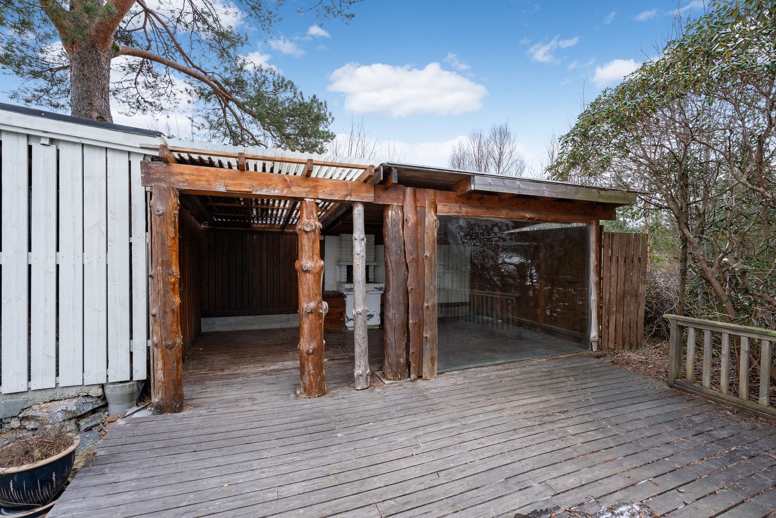 I tilknytning til garasjen finnes en koselig hagestue. Galleribilde