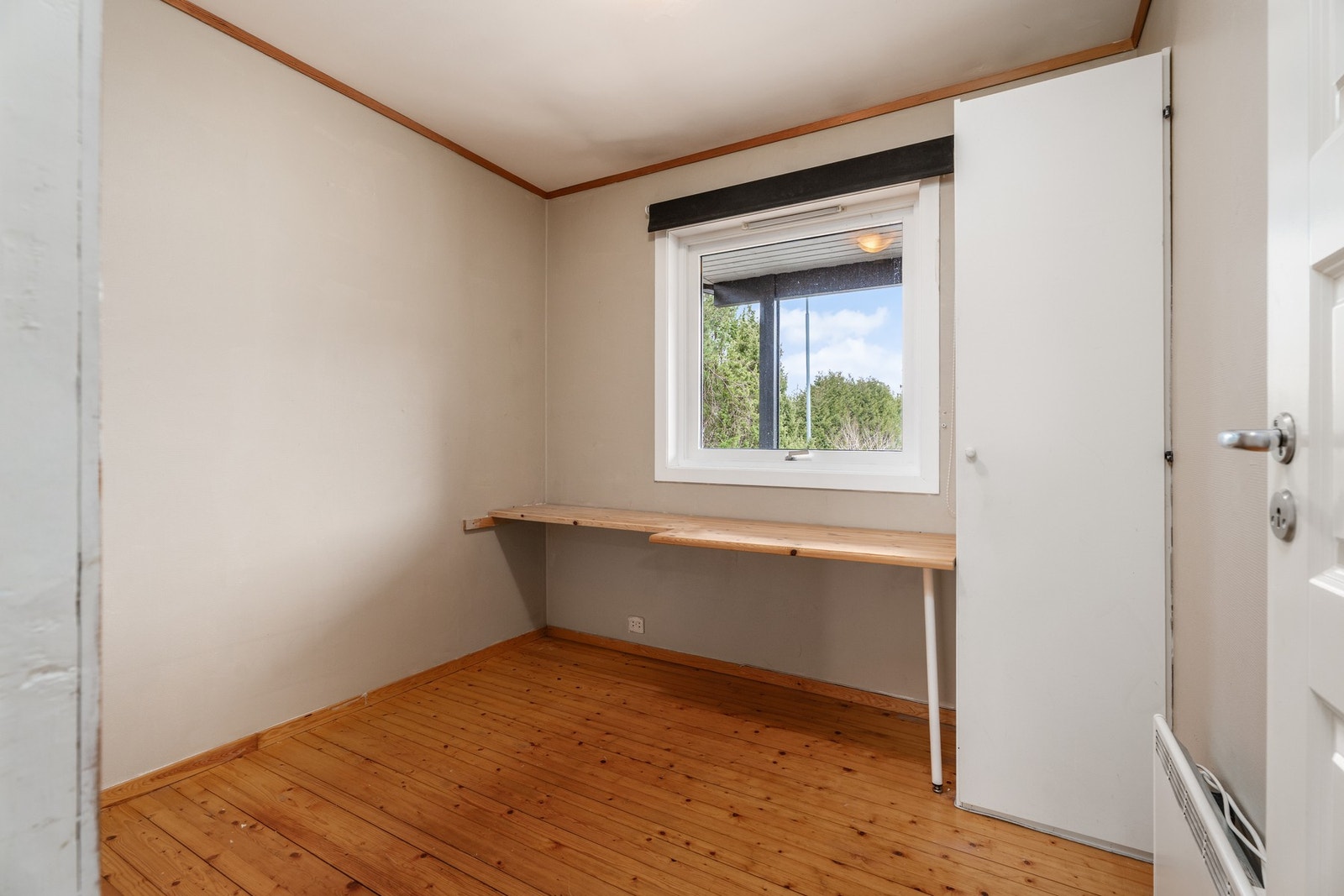 Her er soverom som har vindu mot øst. Galleribilde