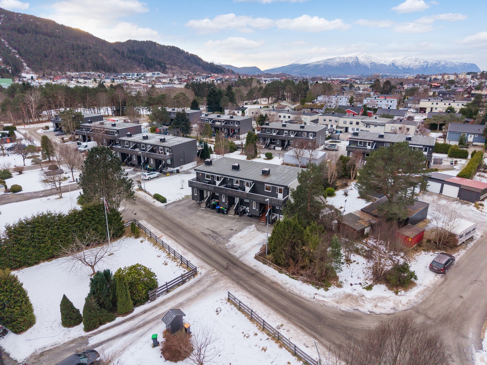 Man har tilkomst via flat veg og gode parkeringsforhold. Galleribilde