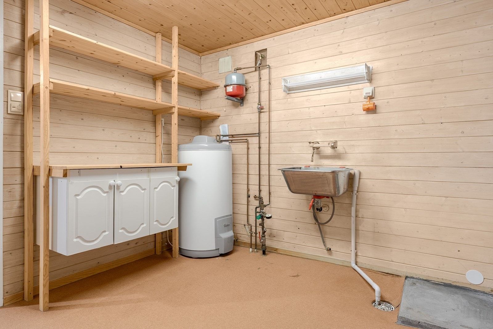 Større vaskerom på 8 kvm med egen inngang fra utvendig trapp. Galleribilde