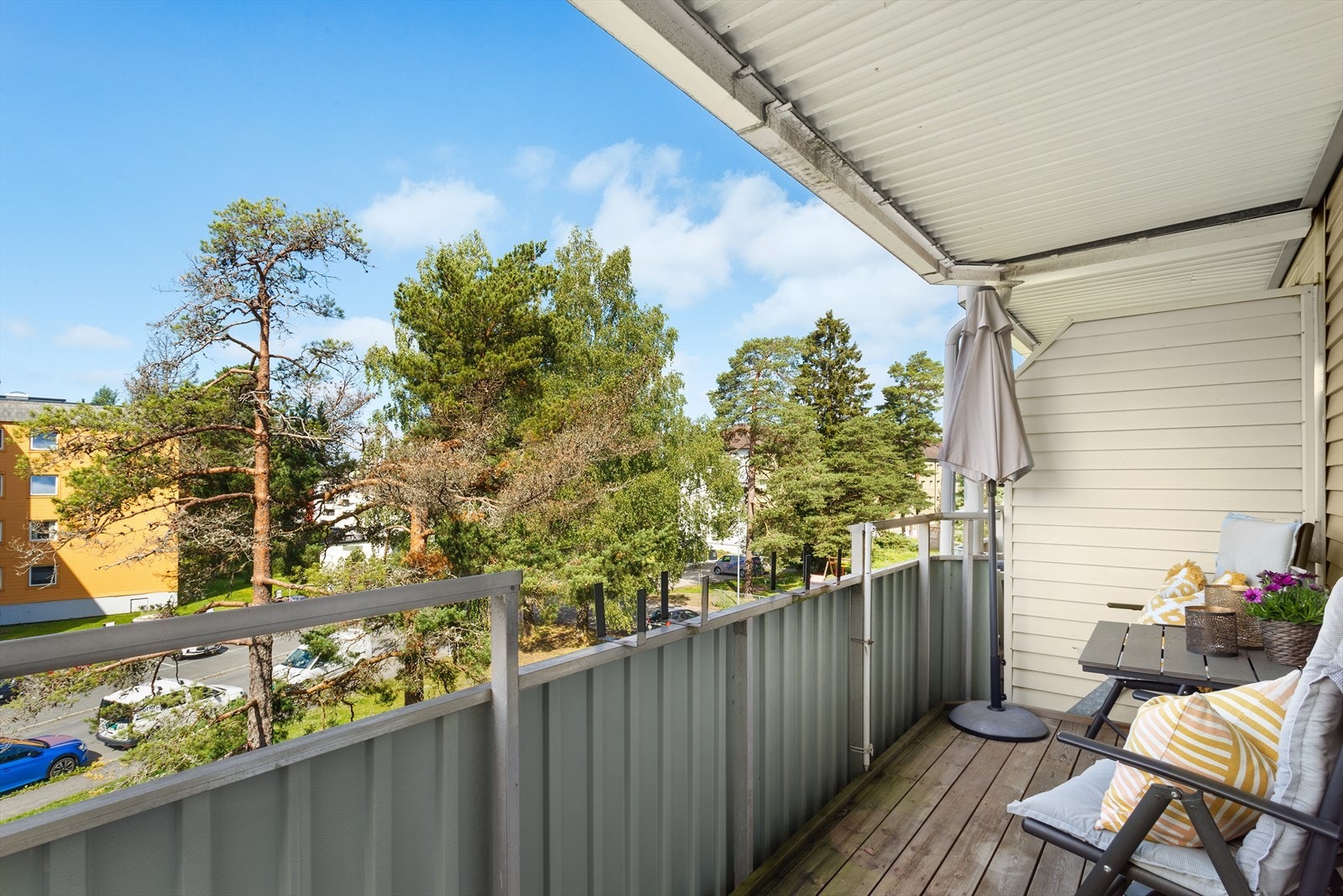 Fra stuen er det utgang til vestvendt balkong på ca. 7 m². Galleribilde