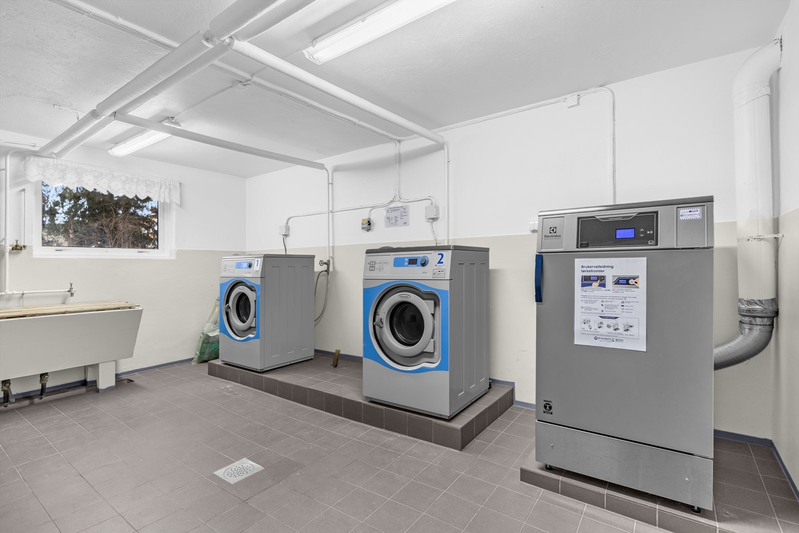 Tilgang til praktisk fellesvaskeri i borettslaget. Galleribilde