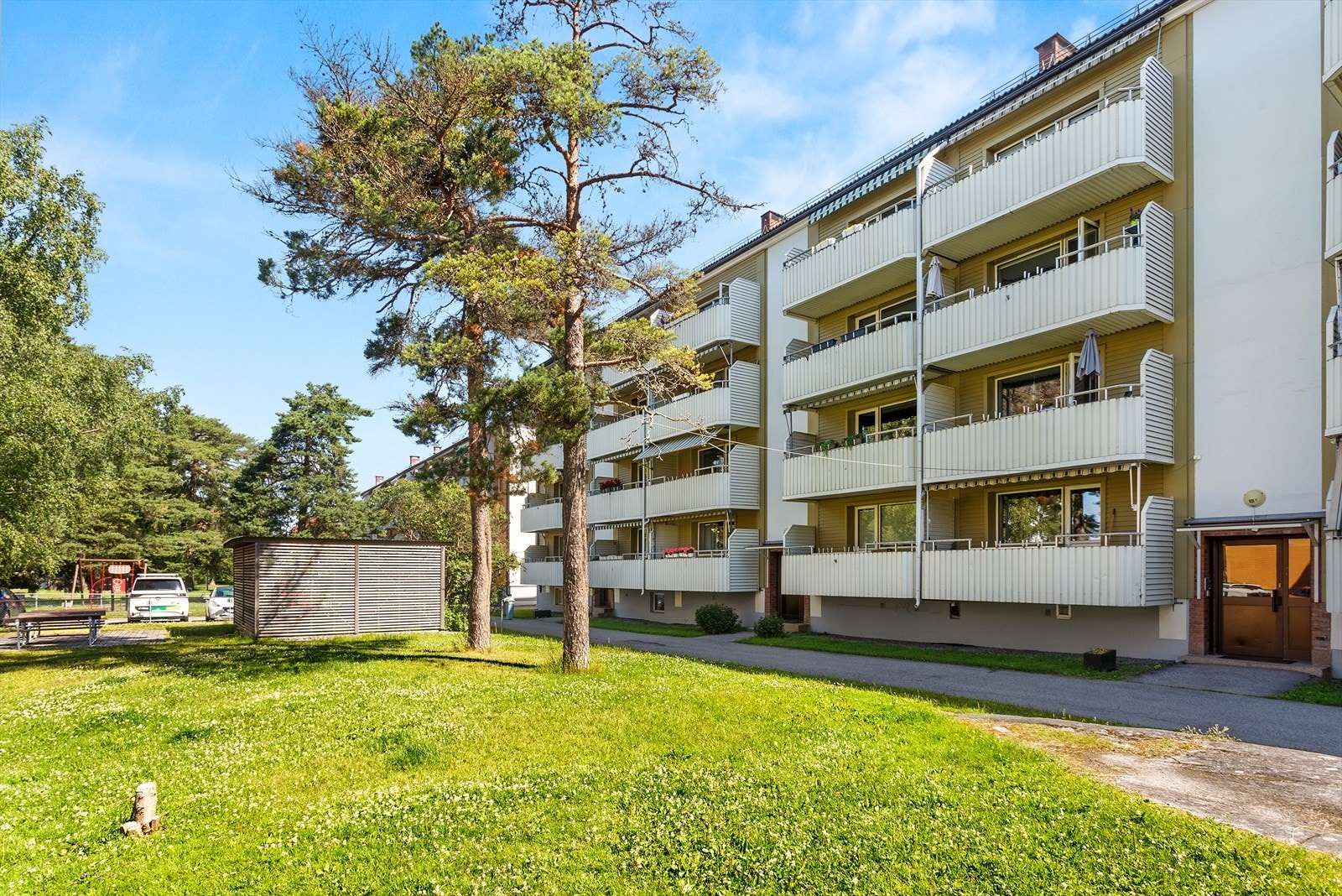 Borettslaget har pent opparbeidet og vedlikeholdte fellesarealer. Galleribilde