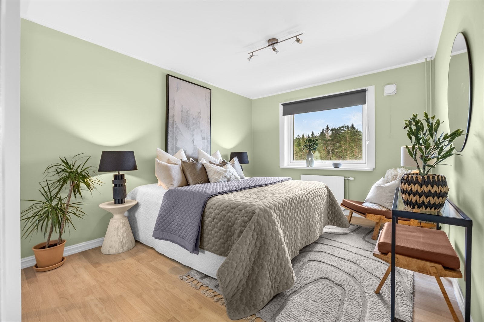 Videre byr leiligheten på et soverom av god størrelse. Der er også mulig å etablere et ekstra soverom der hvor kjøkkenet er i dag. Galleribilde