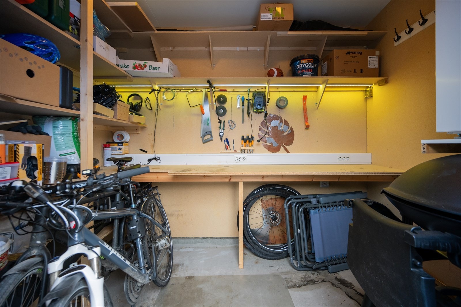 Utvendig bod. Galleribilde