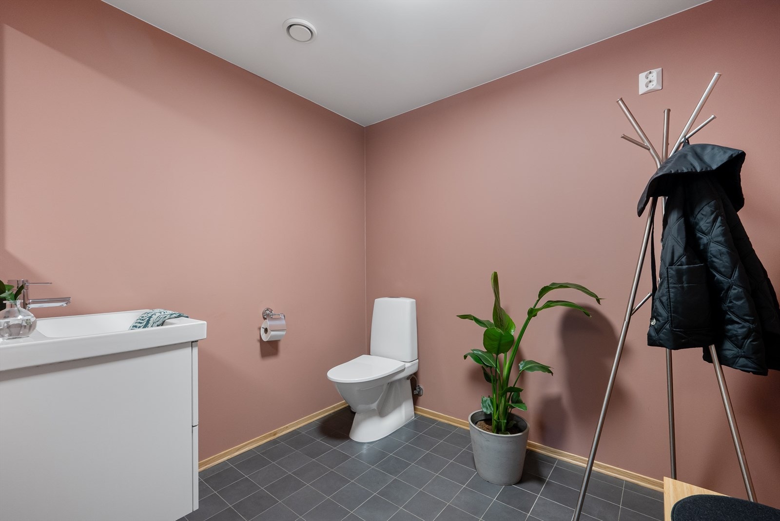 WC ved entre. Galleribilde