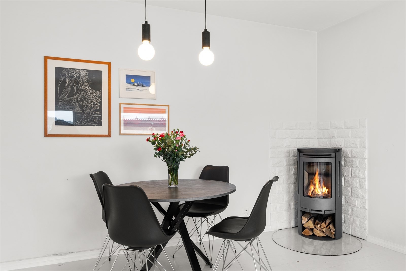 Peis som varmer godt på kjølige vinterdager og skaper en hyggelig atmosfære. Galleribilde