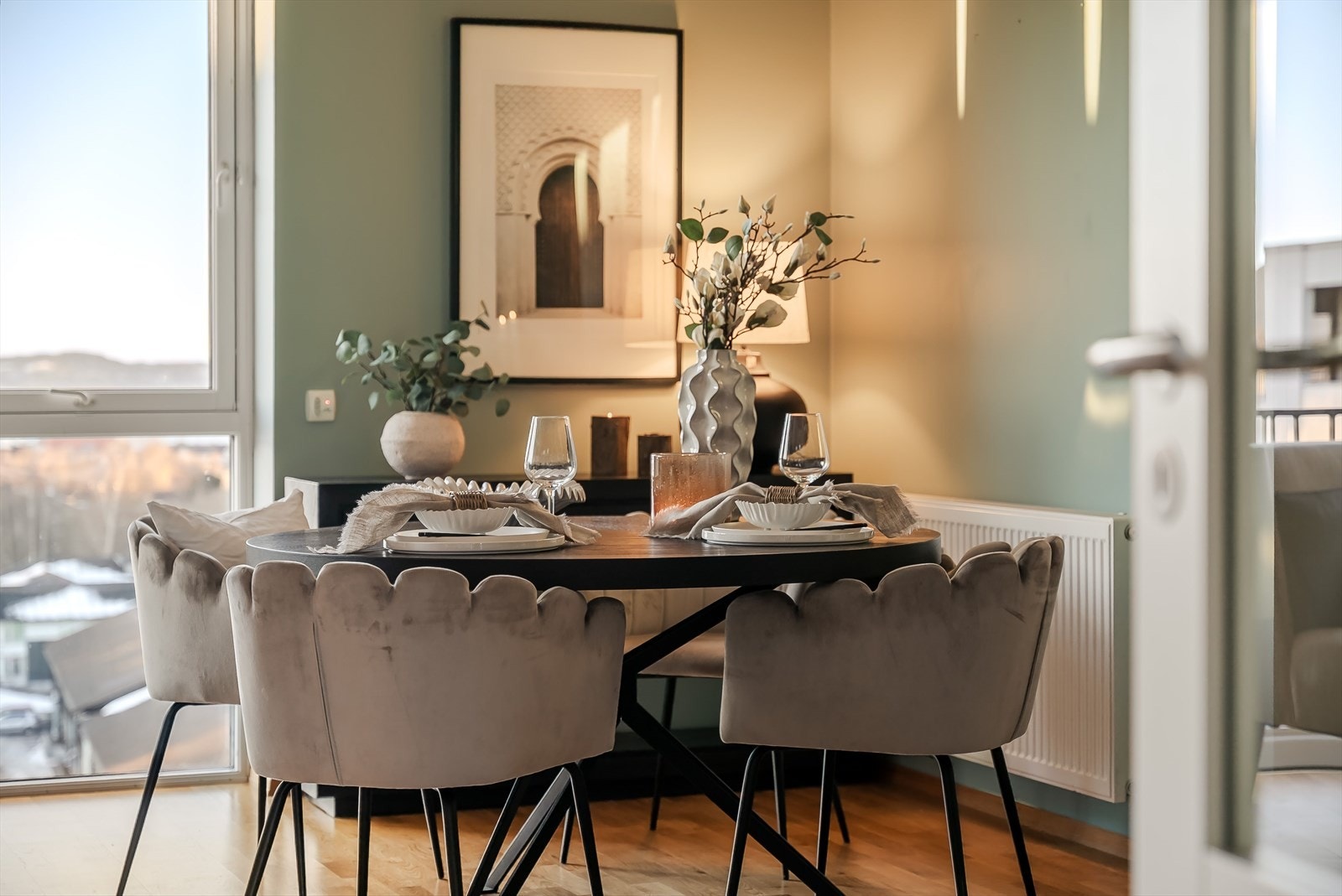 Det er ca. 3 minutters gange til nærmeste busstopp. Galleribilde