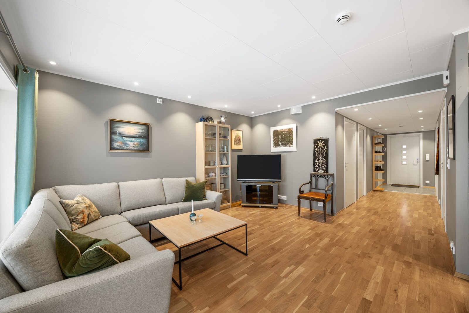 Inkludert i fellesutgiftene er bygningsforsikring, TV/internett, renter fellesgjeld, vedlikehold fellesareal, m.m. Galleribilde