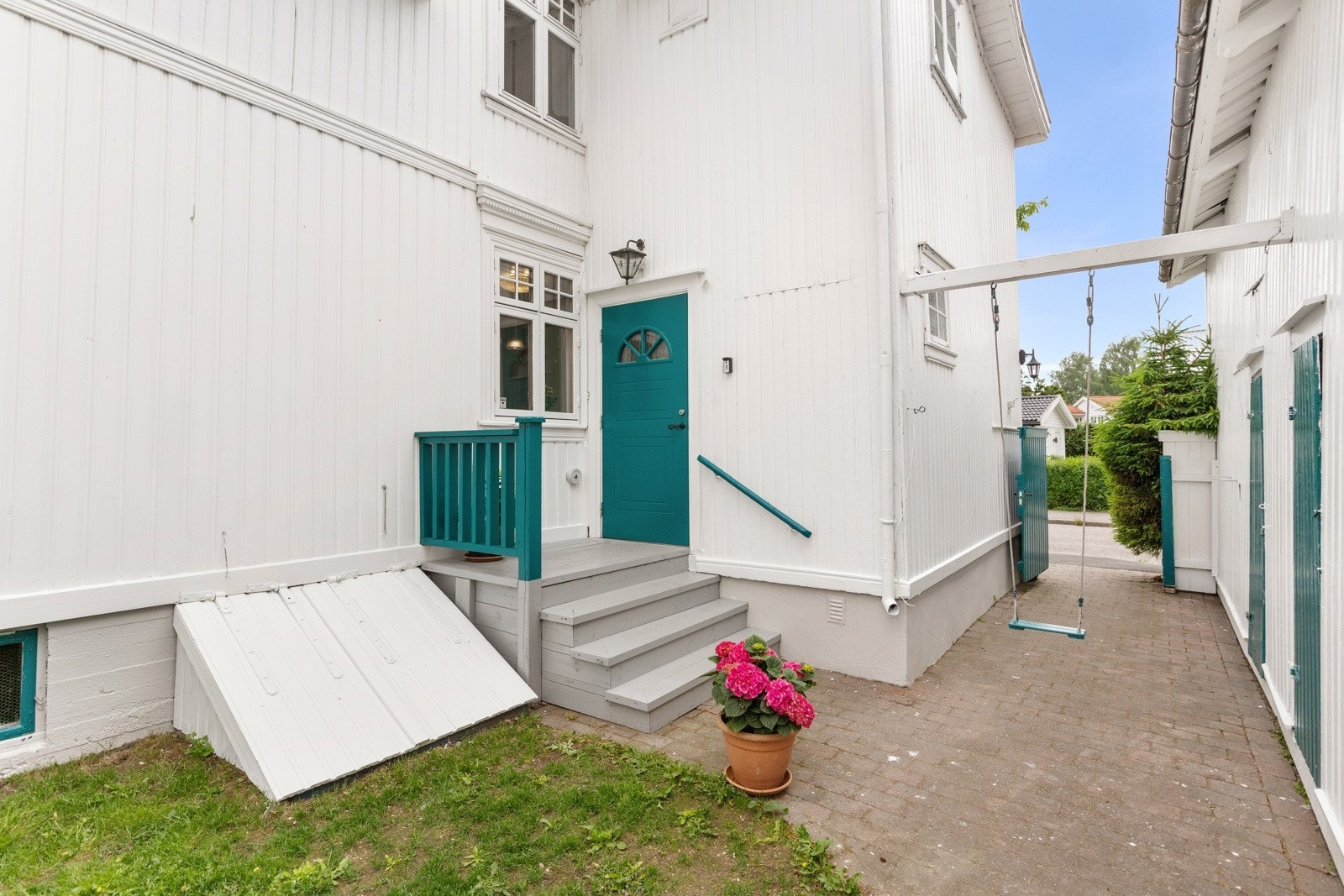 Trivelig inngangspart som er felles med leietakere i 1. etasje. Galleribilde