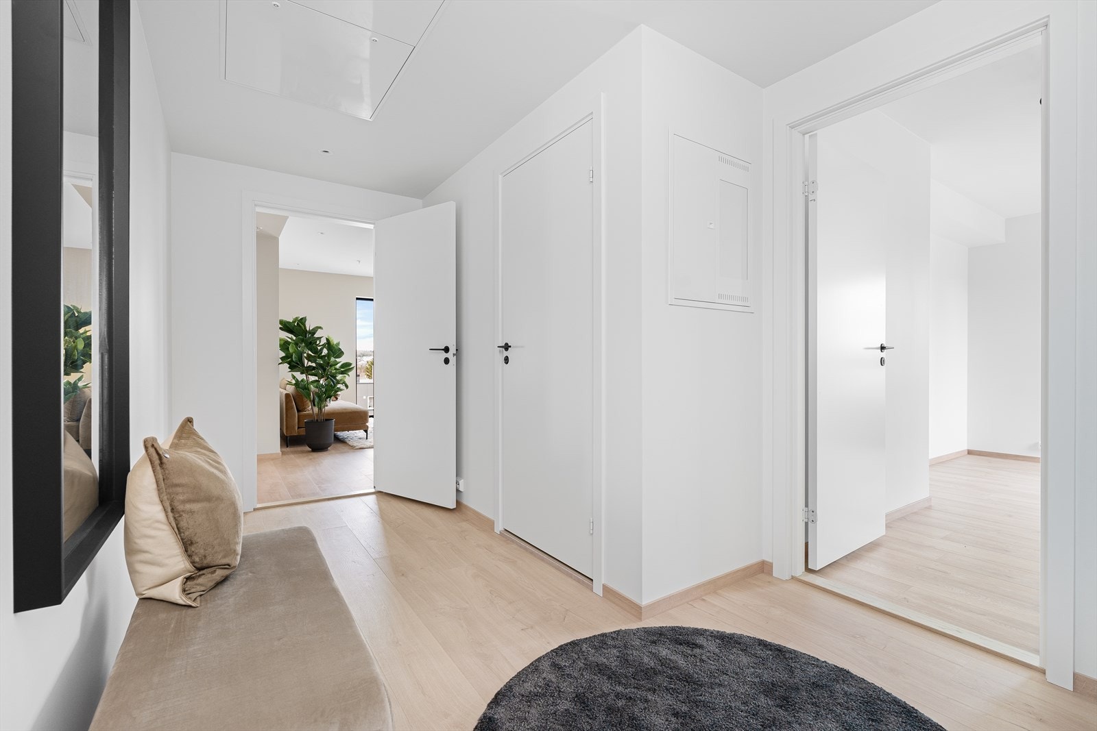 Leiligheten har vannbåren gulvvarme i de fleste rom, som gir behagelig og energieffektiv oppvarming. Galleribilde