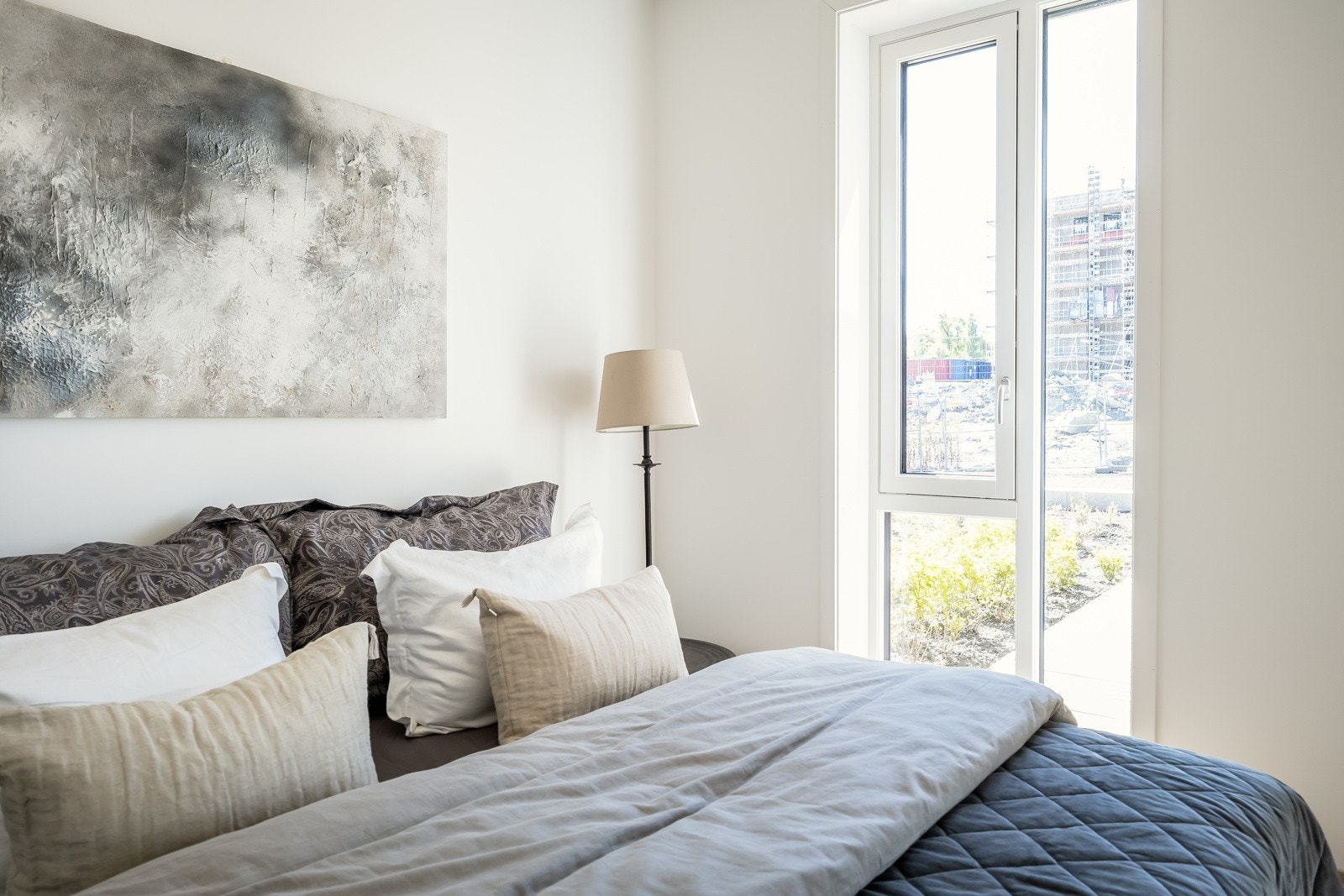 Soverommene utgjør ca. 7,5 kvm pr, og begge rom har plass til kontorpult og garderobe. Galleribilde