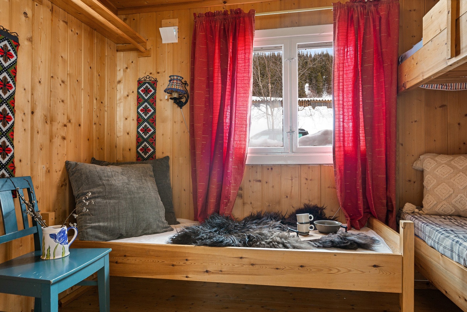 Soverom 2 er innredet med køyeseng og enkeltseng. Galleribilde