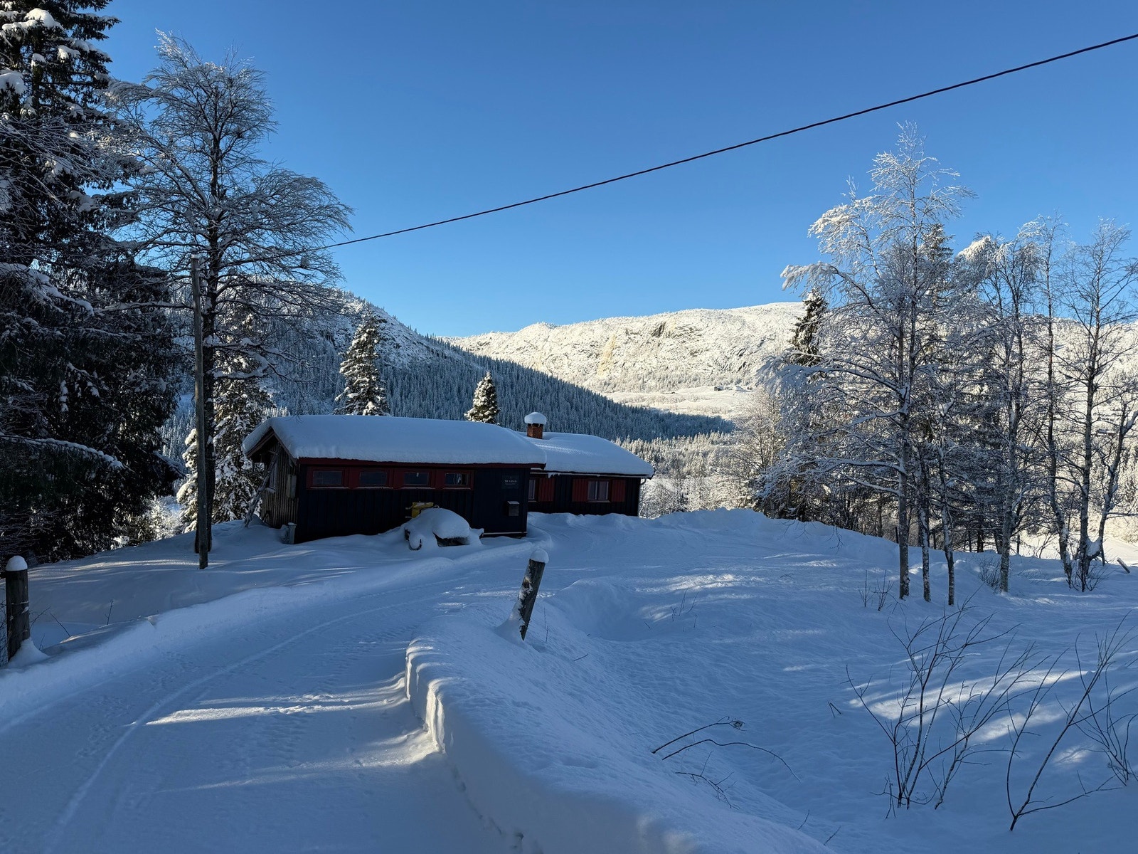 Beliggende usjenert og åpen til på egen "stølvoll i terrenget". Galleribilde
