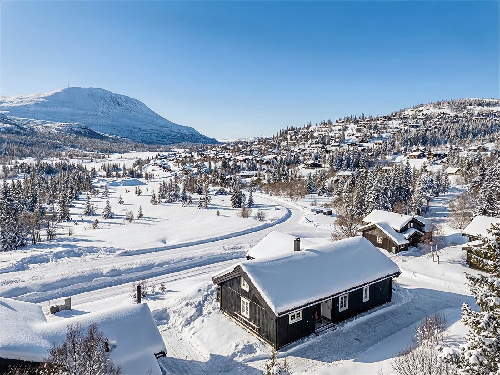 Fantastisk beliggenhet, utsikt og solforhold! (Bildet er redigert om til vinterbilder - avvik kan forekomme). Galleribilde